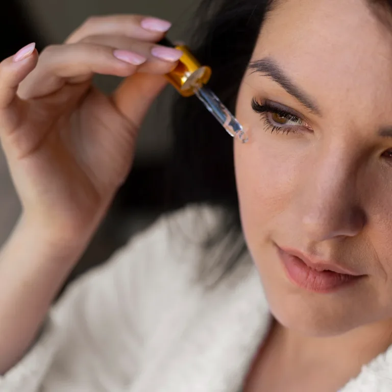 Bästa eteriska oljorna för akne, torr hy & anti-aging